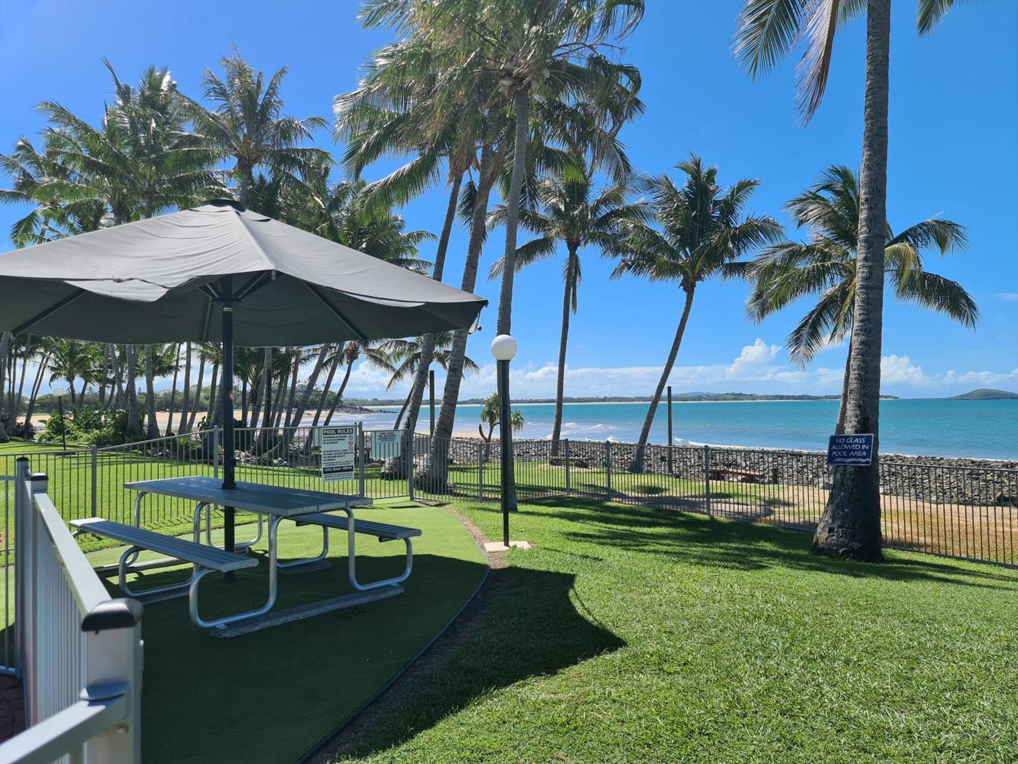 Dolphin Heads - Resort Unit - Absolute Beachfront! - Whitsunday Getaway! Mackay Luaran gambar