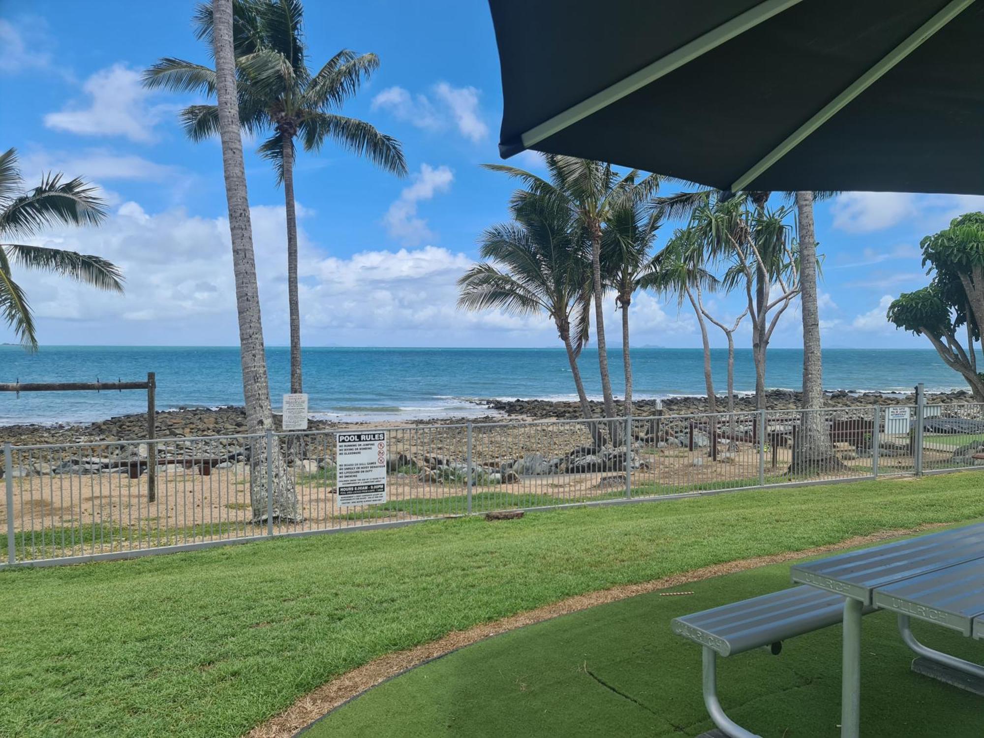 Dolphin Heads - Resort Unit - Absolute Beachfront! - Whitsunday Getaway! Mackay Luaran gambar