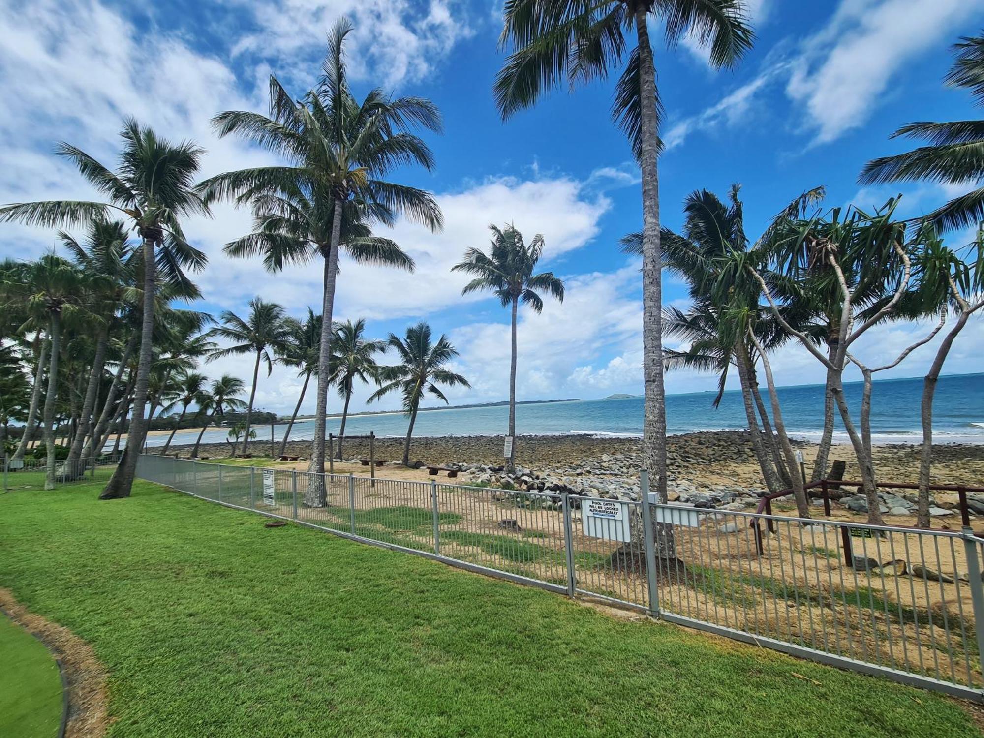 Dolphin Heads - Resort Unit - Absolute Beachfront! - Whitsunday Getaway! Mackay Luaran gambar